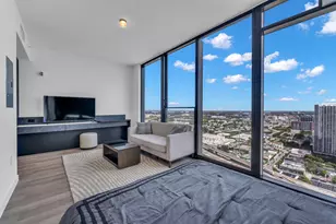 20 NE 11th St, Miami, FL 33132 - Photo 5