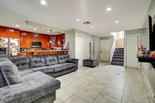 10723 NW 11th St, Pembroke Pines, FL 33026 - Photo 5