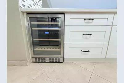 401 Golden Isles Drive, Hallandale Beach, FL 33009 - Photo 7