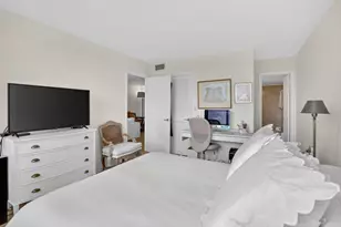 9820 S Hollybrook Lake Dr, Pembroke Pines, FL 33025 - Photo 5