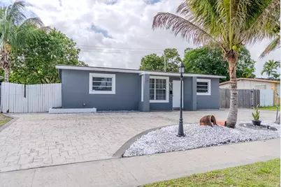 320 N 69th Way, Hollywood, FL 33024 - Photo 1