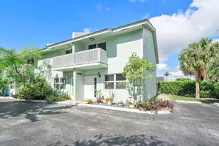 1968 NE 3rd St, Deerfield Beach, FL 33441 - Photo 3