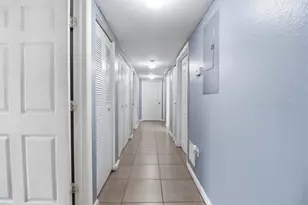 209 NE 35th St, Oakland Park, FL 33334 - Photo 11