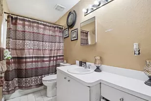 209 NE 35th St, Oakland Park, FL 33334 - Photo 13