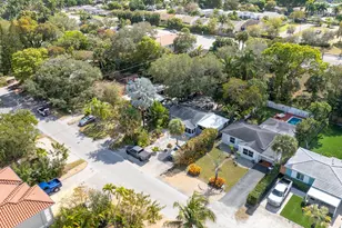 838 SW 11th Ct, Fort Lauderdale, FL 33315 - Photo 11