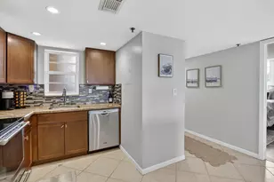 3001 W Rolling Hills Cir, Davie, FL 33328 - Photo 7