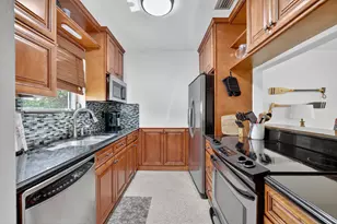 262 SE Monterey Ave, Stuart, FL 34996 - Photo 9