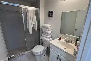 1301 NE Miami Gardens Dr, Miami, FL 33179 - Photo 11