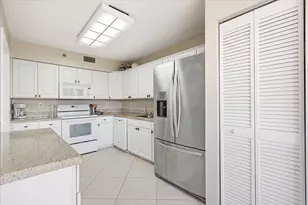 7564 Regency Lake Dr, Boca Raton, FL 33433 - Photo 13