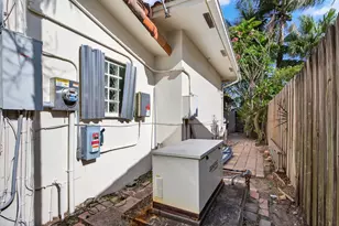 2101 NE 25th St, Wilton Manors, FL 33305 - Photo 45