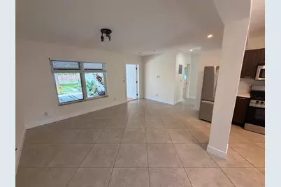 2018 NE 14th Court #2018, Fort Lauderdale, FL 33304 - Photo 5