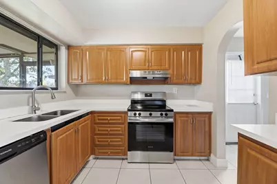 7670 NW 11th Court, Pembroke Pines, FL 33024 - Photo 7
