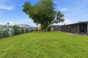 7670 NW 11th Ct, Pembroke Pines, FL 33024 - Photo 27