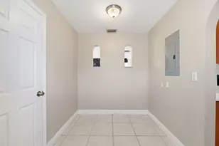 7670 NW 11th Ct, Pembroke Pines, FL 33024 - Photo 11
