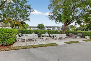 2010 N Farnham N, Deerfield Beach, FL 33442 - Photo 25