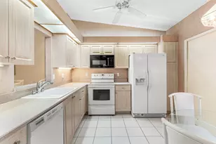 8298 Springlake Dr, Boca Raton, FL 33496 - Photo 7