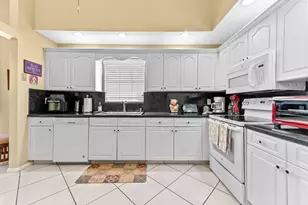 3893 Dafilee Cir, West Palm Beach, FL 33417 - Photo 9