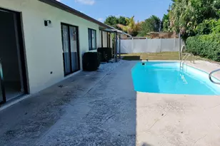 609 White Water Dr, West Palm Beach, FL 33413 - Photo 19