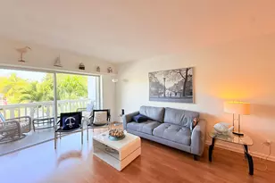 470 Paradise Isle Blvd, Hallandale Beach, FL 33009 - Photo 9