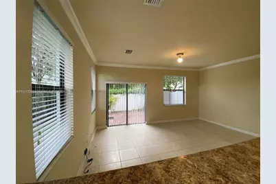 9365 W 33rd Avenue, Hialeah, FL 33018 - Photo 5
