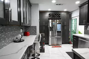 8610 NW 27th Pl, Sunrise, FL 33322 - Photo 5