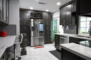 8610 NW 27th Pl, Sunrise, FL 33322 - Photo 11