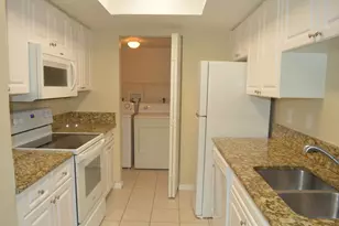 900 S Crestwood Ct Ct S, Royal Palm Beach, FL 33411 - Photo 5