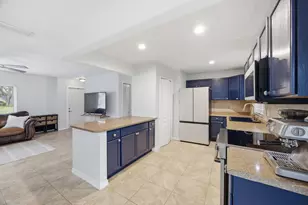 424 SE Fallon Dr, Port Saint Lucie, FL 34983 - Photo 9