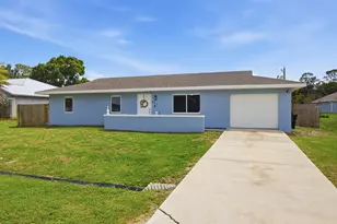 424 SE Fallon Dr, Port Saint Lucie, FL 34983 - Photo 1