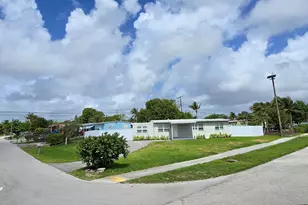 591 Seagrape Rd, Lantana, FL 33462 - Photo 1