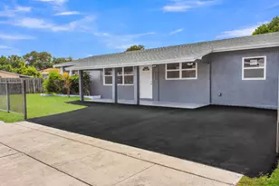 915 SW 3rd St, Boynton Beach, FL 33435 - Photo 1