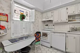 1030 Country Club Dr, Margate, FL 33063 - Photo 9