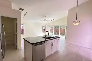 19010 SW 10th St, Pembroke Pines, FL 33029 - Photo 11