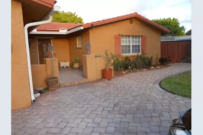 2755 NW 84th Avenue, Coral Springs, FL 33065 - Photo 3