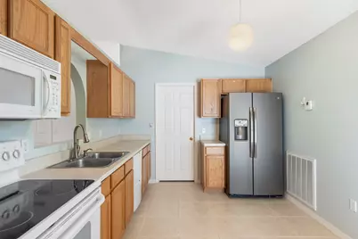 2575 SW 12th Sq Square SW, Vero Beach, FL 32968 - Photo 5