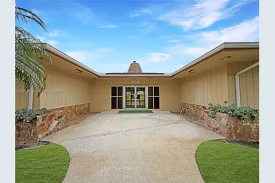 100 Village Green Circle E #112, Palm Springs, FL 33461 - Photo 17