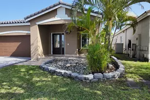 4572 SW 14th St, Deerfield Beach, FL 33442 - Photo 3