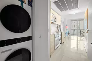 1300 Brickell Bay Dr, Miami, FL 33131 - Photo 7