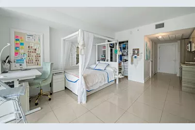 1300 Brickell Bay Drive #1005, Miami, FL 33131 - Photo 5