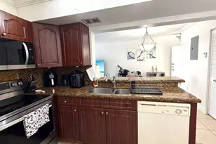 9711 Fontainebleau Blvd, Miami, FL 33172 - Photo 5