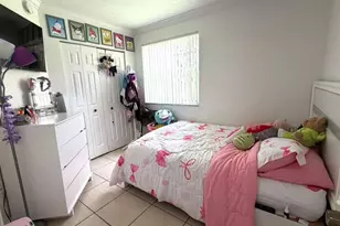 9711 Fontainebleau Blvd, Miami, FL 33172 - Photo 7