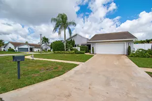 7484 Malibu Crescent, Boca Raton, FL 33433 - Photo 3