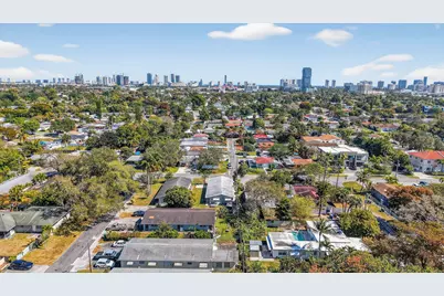 708 SW 7th Avenue, Hallandale Beach, FL 33009 - Photo 39