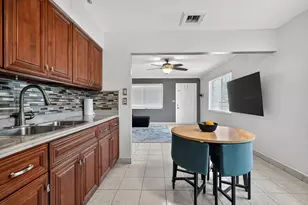 708 SW 7th Ave, Hallandale Beach, FL 33009 - Photo 11