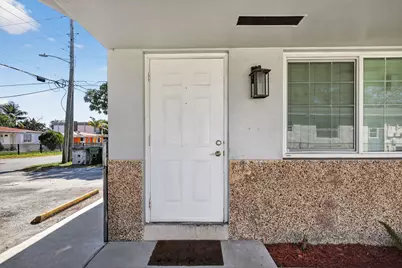 708 SW 7th Avenue, Hallandale Beach, FL 33009 - Photo 5