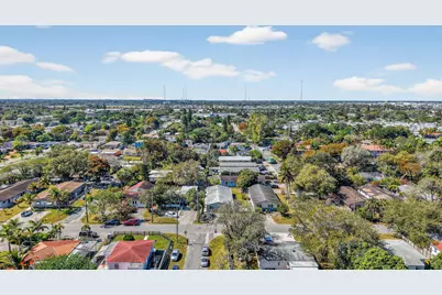 708 SW 7th Avenue, Hallandale Beach, FL 33009 - Photo 31