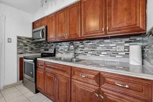 708 SW 7th Ave, Hallandale Beach, FL 33009 - Photo 9