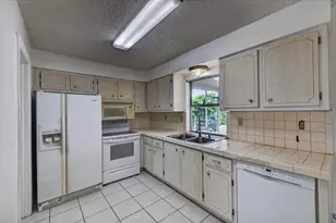 8104 NW 94th Ave, Tamarac, FL 33321 - Photo 7