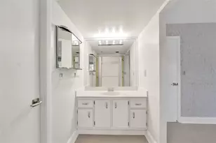 1000 St Charles Pl, Pembroke Pines, FL 33026 - Photo 15