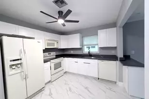 944 Savannas Point Dr, Fort Pierce, FL 34982 - Photo 9